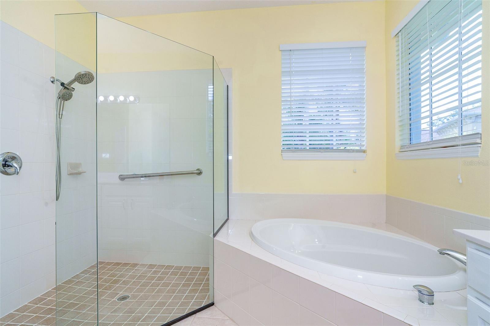 122 CLEAR LAKE DR, ENGLEWOOD, FL, 34223