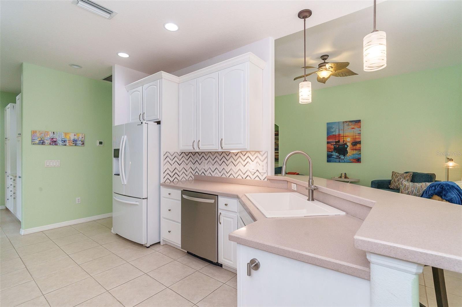 122 CLEAR LAKE DR, ENGLEWOOD, FL, 34223
