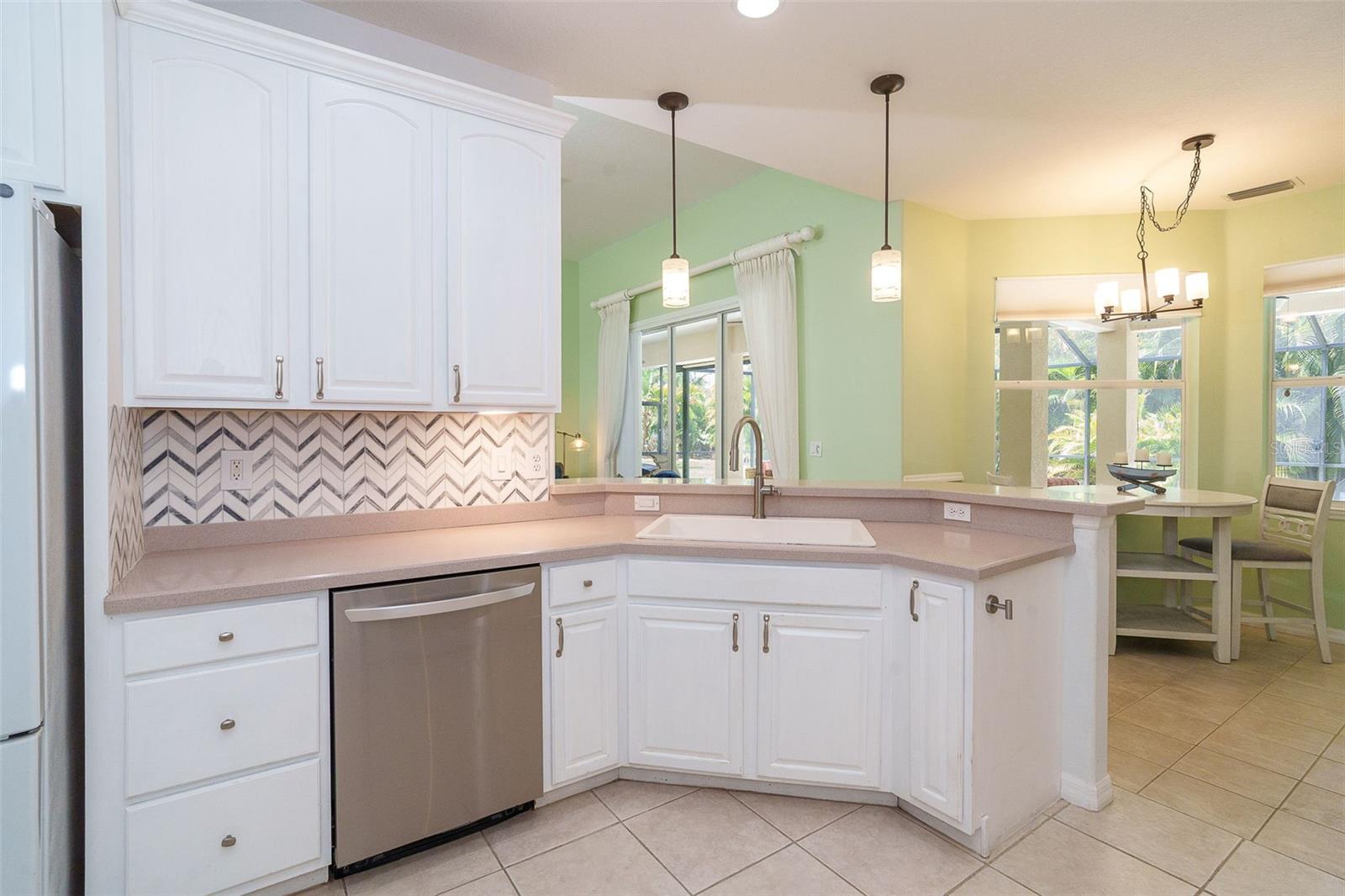 122 CLEAR LAKE DR, ENGLEWOOD, FL, 34223
