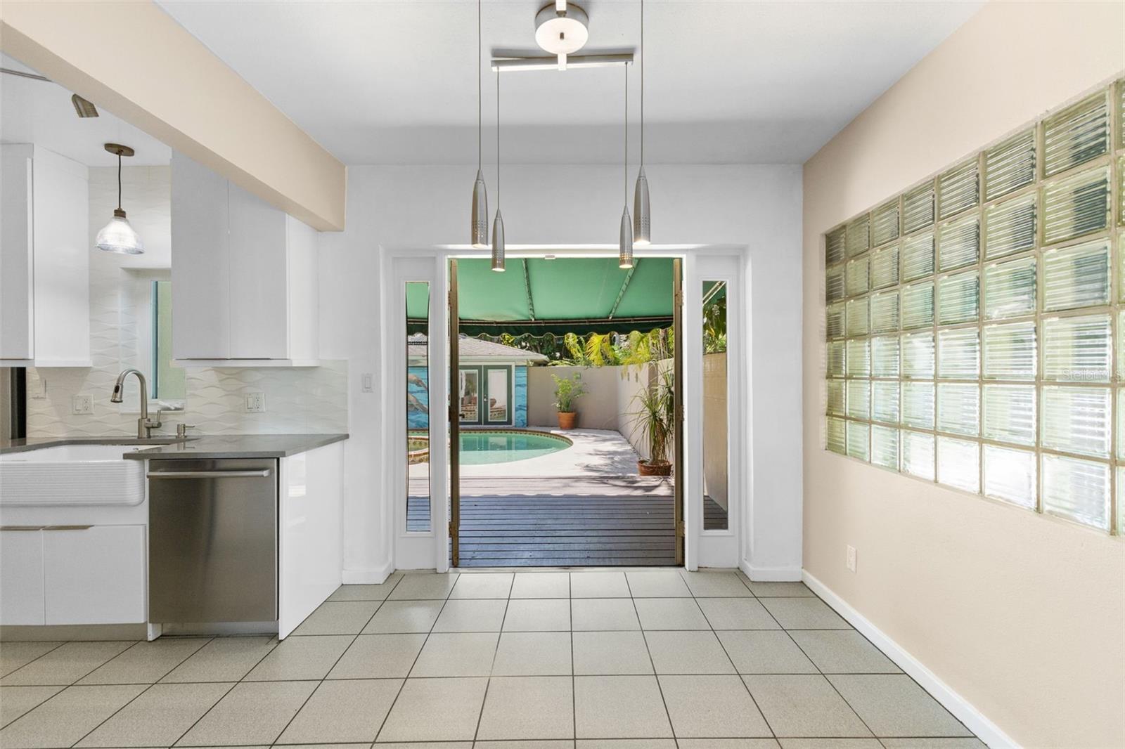 135 ARANDA ST NE, ST PETERSBURG, FL, 33704