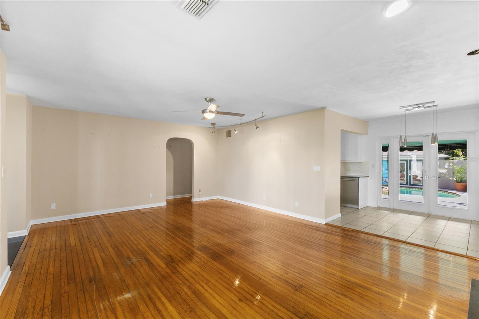 135 ARANDA ST NE, ST PETERSBURG, FL, 33704