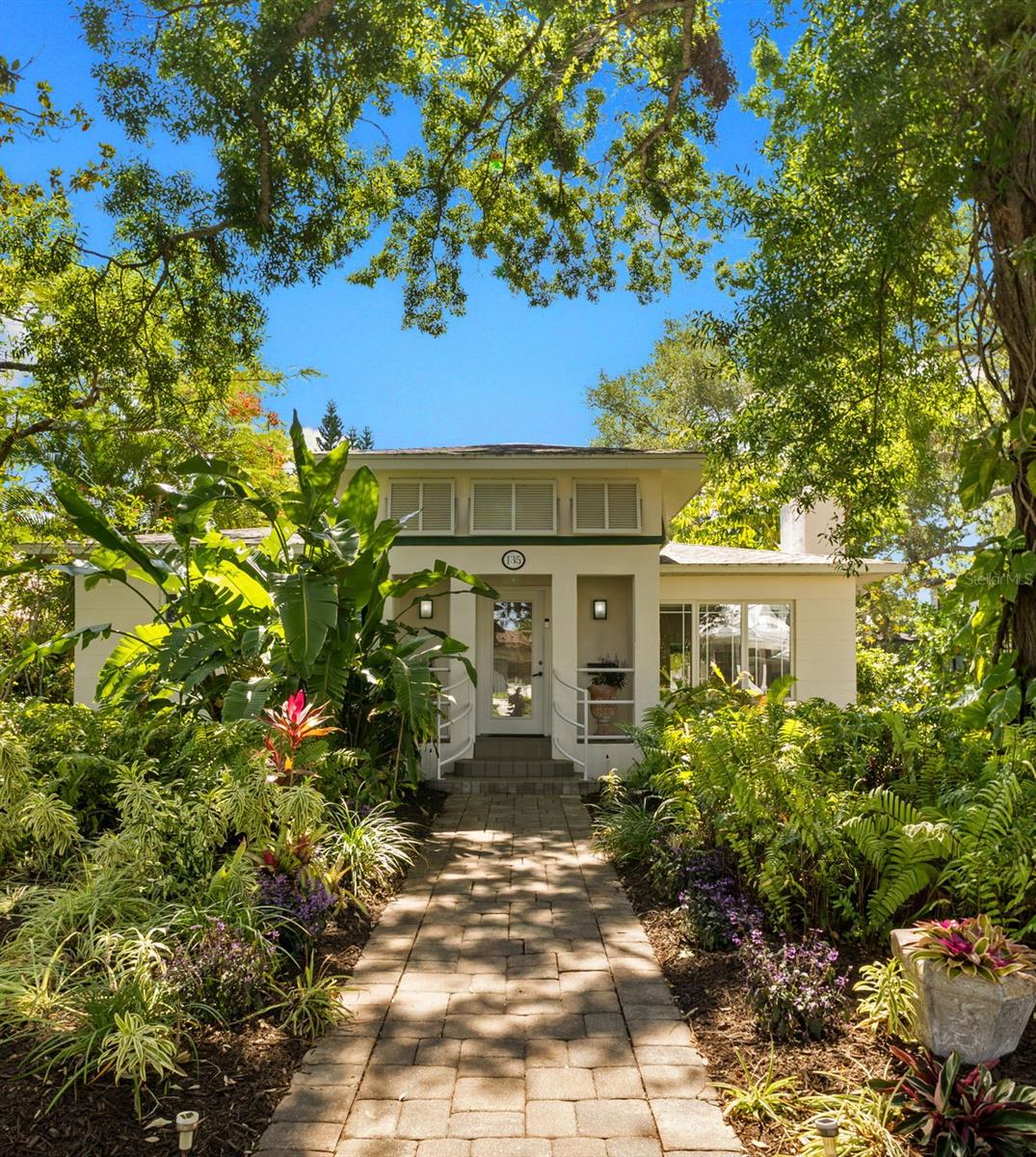 135 ARANDA ST NE, ST PETERSBURG, FL, 33704