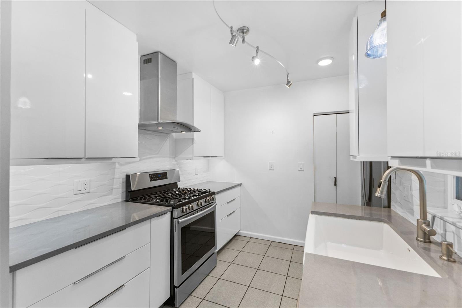 135 ARANDA ST NE, ST PETERSBURG, FL, 33704