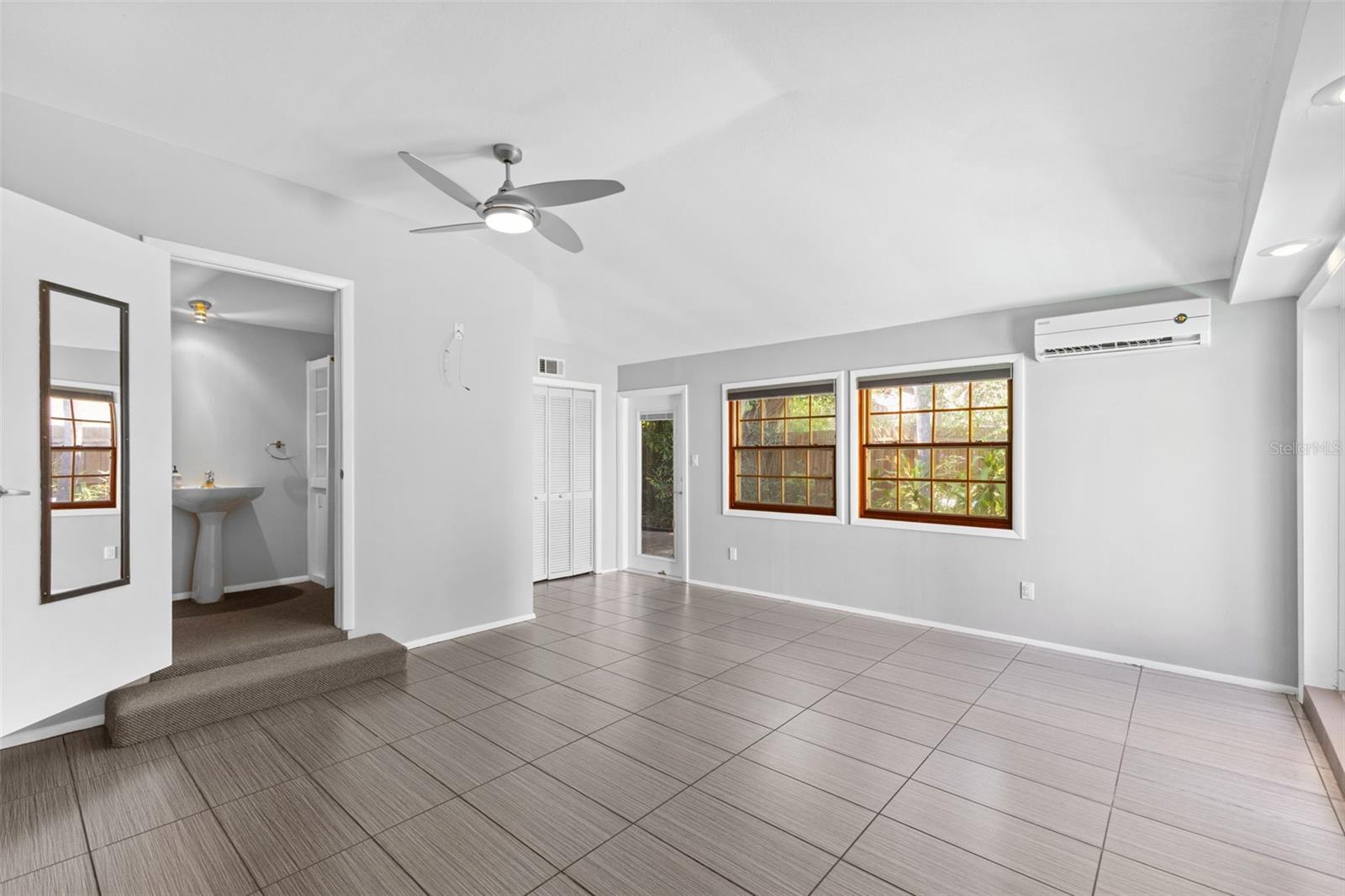 135 ARANDA ST NE, ST PETERSBURG, FL, 33704