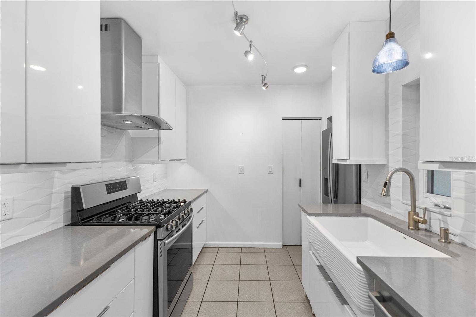 135 ARANDA ST NE, ST PETERSBURG, FL, 33704