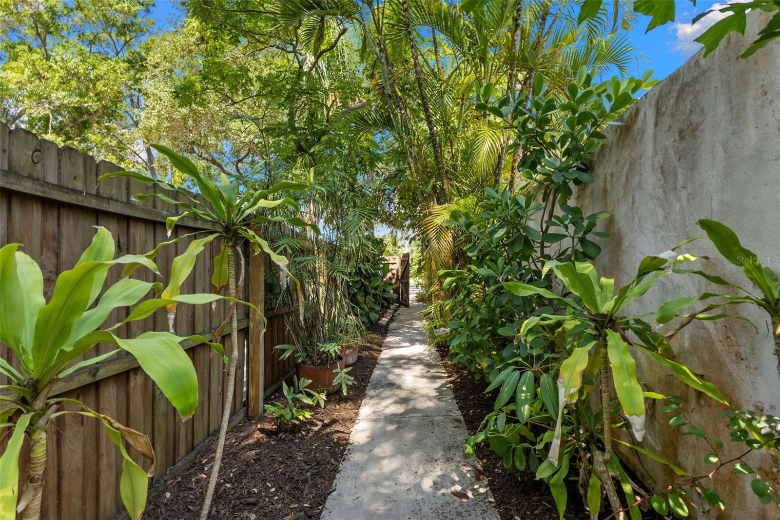 135 ARANDA ST NE, ST PETERSBURG, FL, 33704