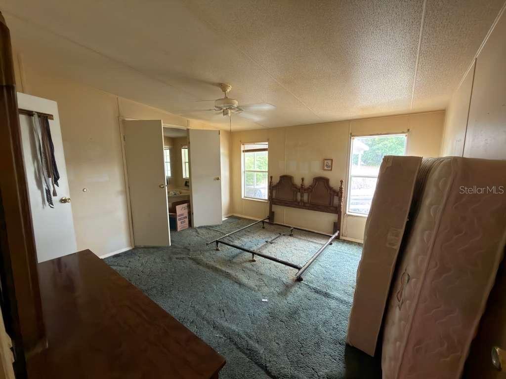 2011 PINEWOOD LN, MOUNT DORA, FL, 32757