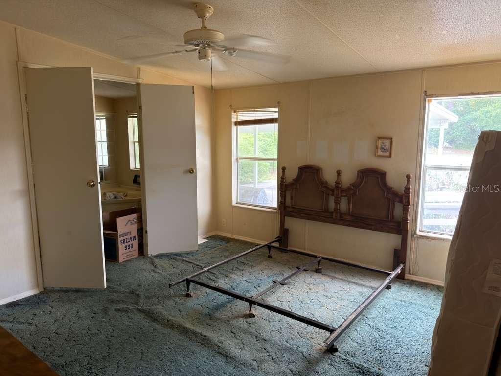 2011 PINEWOOD LN, MOUNT DORA, FL, 32757