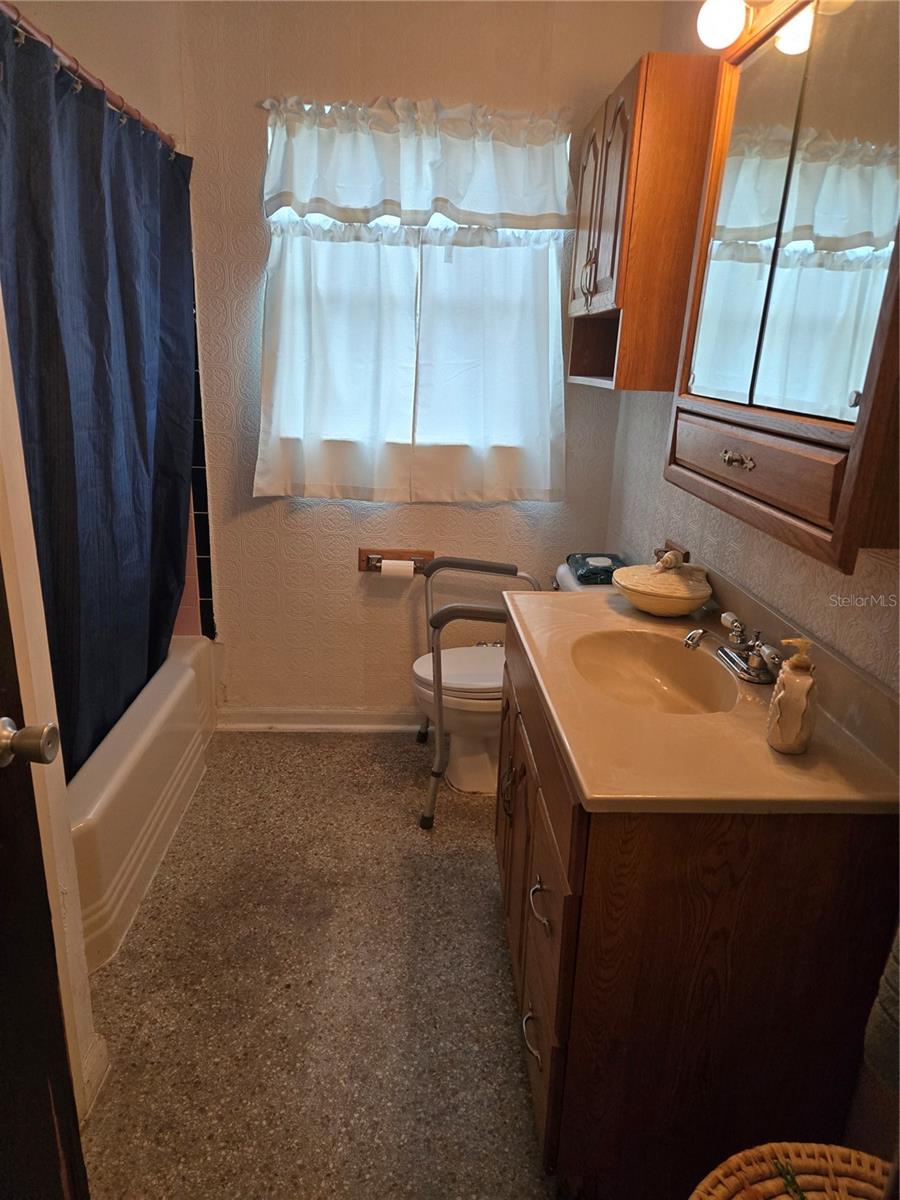2304 W WOODLAWN AVE, TAMPA, FL, 33618