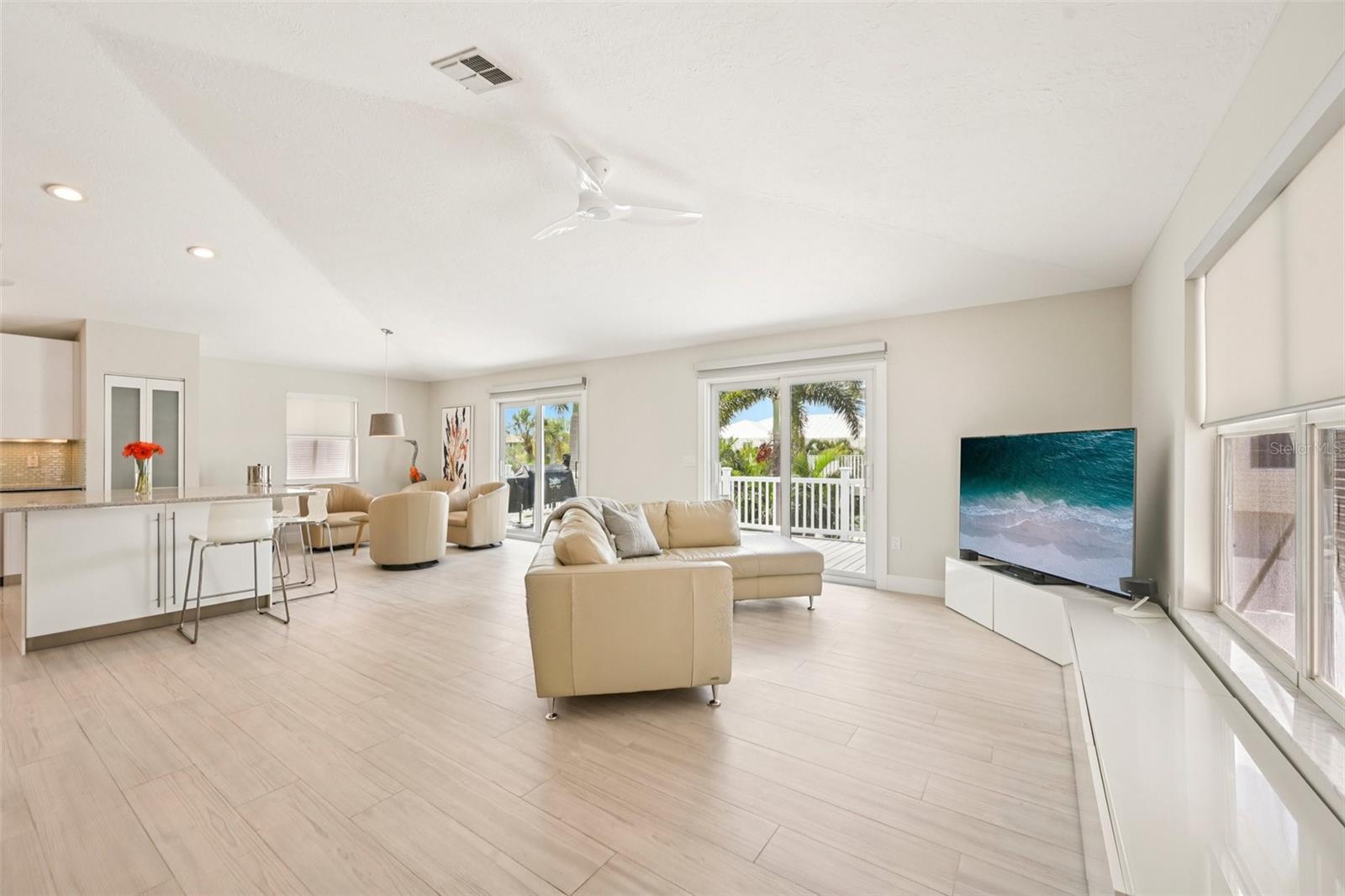 262 S HARBOR DR, HOLMES BEACH, FL, 34217