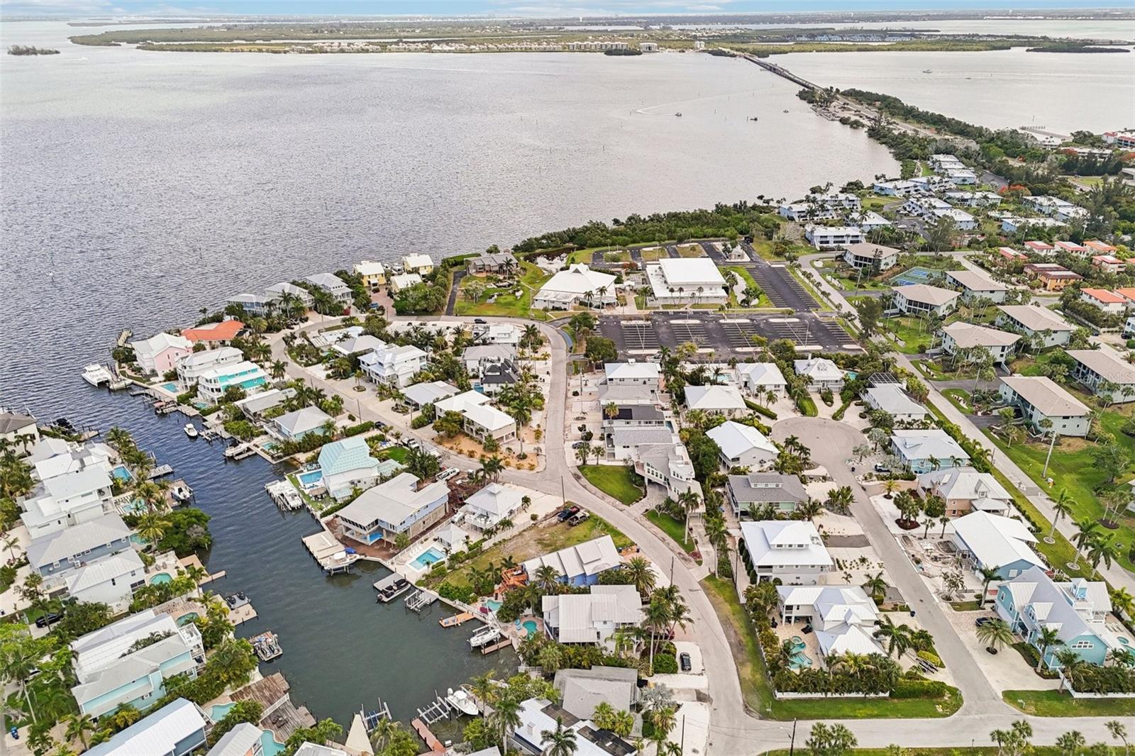 262 S HARBOR DR, HOLMES BEACH, FL, 34217