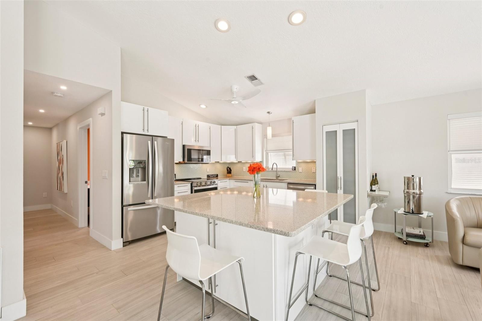 262 S HARBOR DR, HOLMES BEACH, FL, 34217