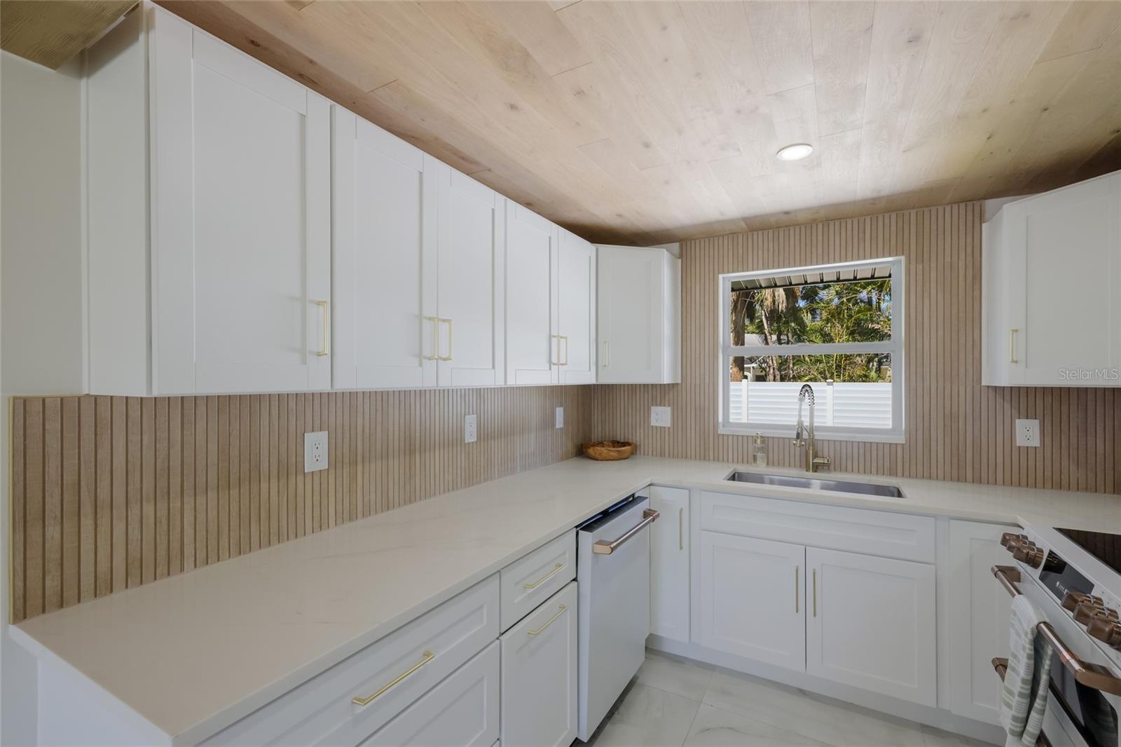 214 85TH ST, HOLMES BEACH, FL, 34217