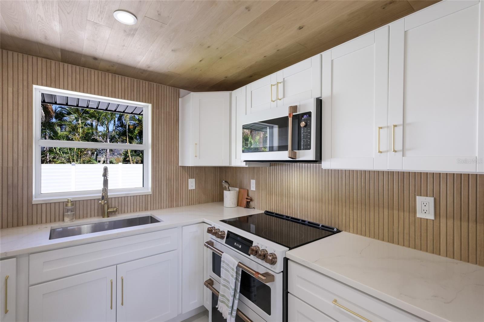 214 85TH ST, HOLMES BEACH, FL, 34217