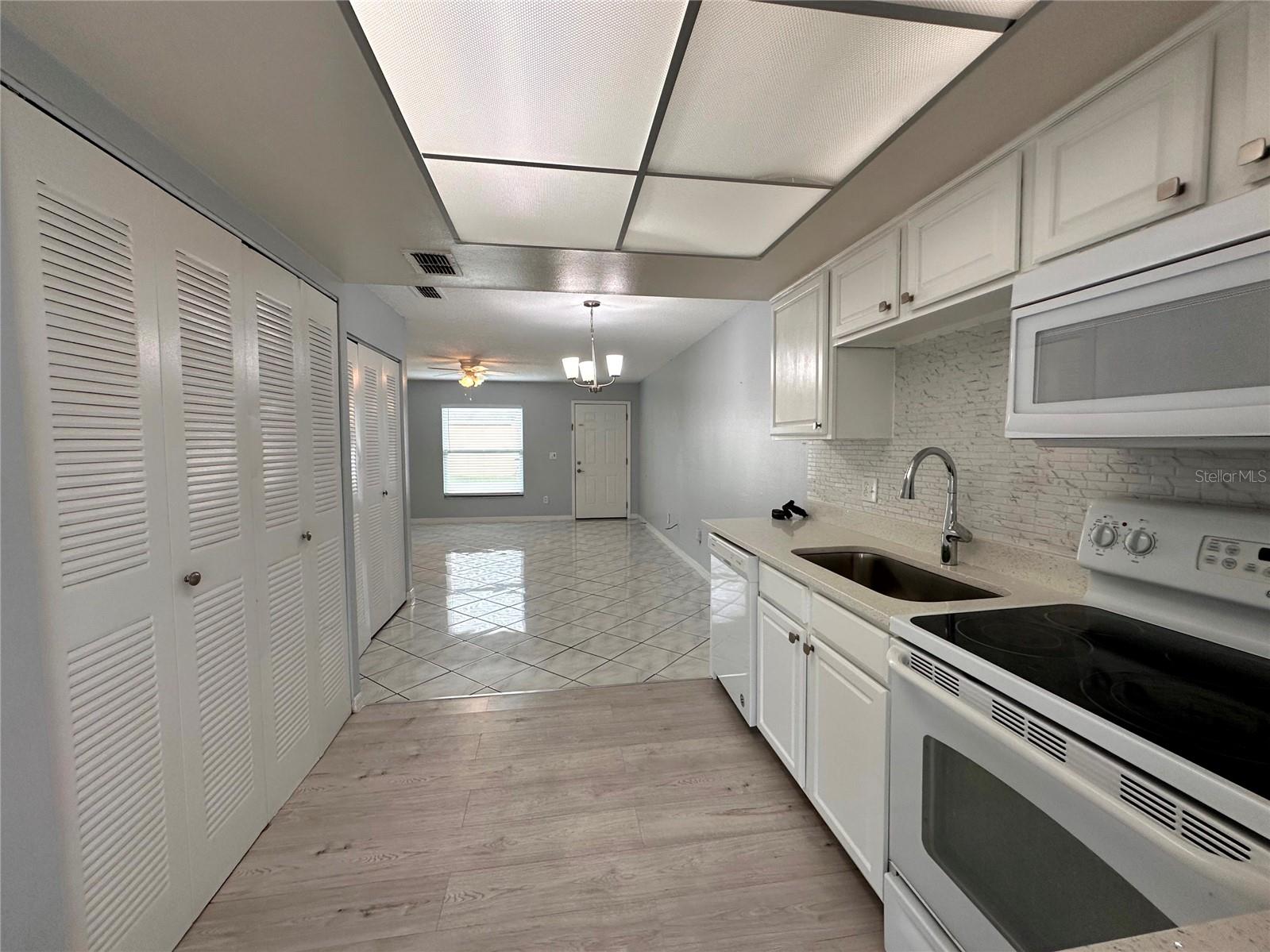 22 W COUNTRY COVE WAY, KISSIMMEE, FL, 34743