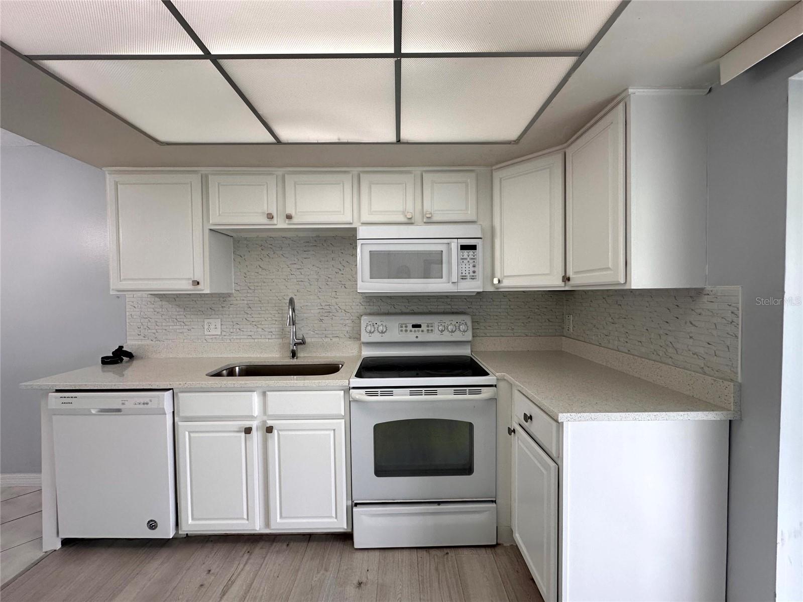 22 W COUNTRY COVE WAY, KISSIMMEE, FL, 34743