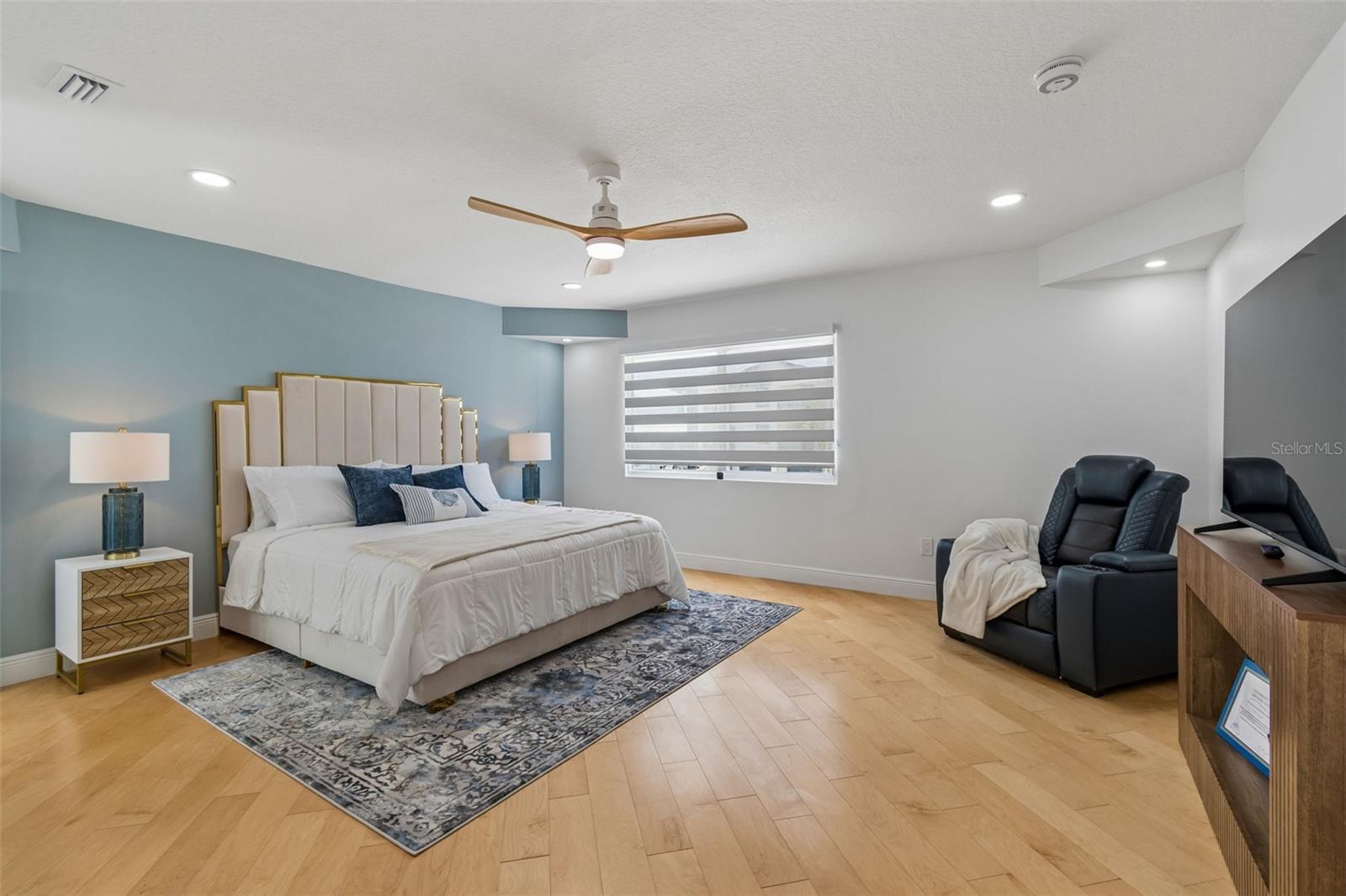 933 ELDORADO AVE, CLEARWATER BEACH, FL, 33767