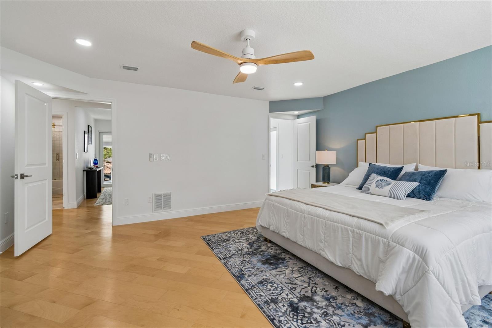 933 ELDORADO AVE, CLEARWATER BEACH, FL, 33767