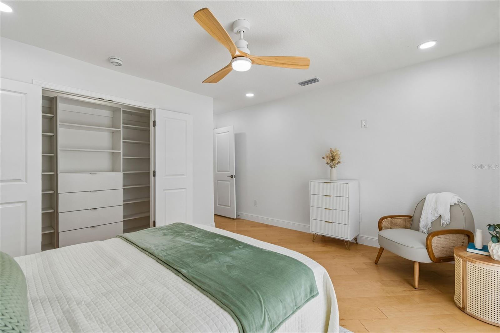 933 ELDORADO AVE, CLEARWATER BEACH, FL, 33767