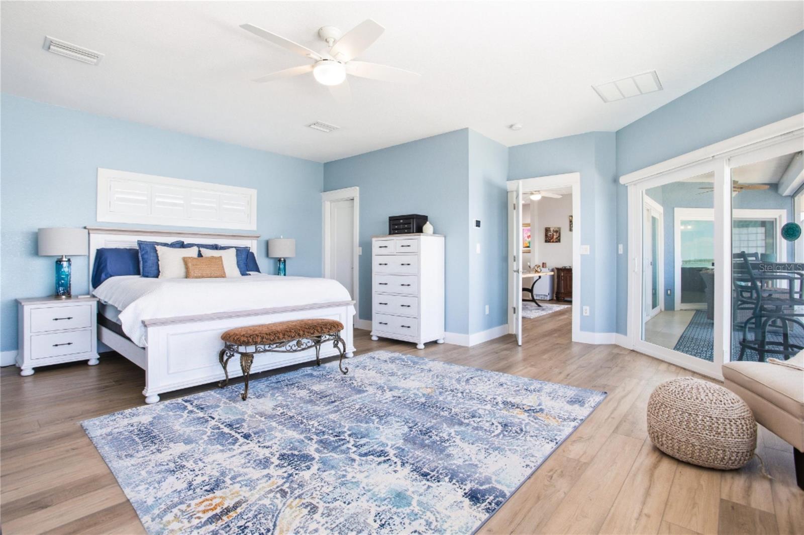 547 JOHNS PASS AVE, MADEIRA BEACH, FL, 33708