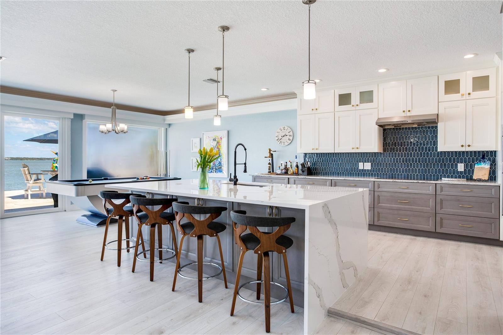 547 JOHNS PASS AVE, MADEIRA BEACH, FL, 33708
