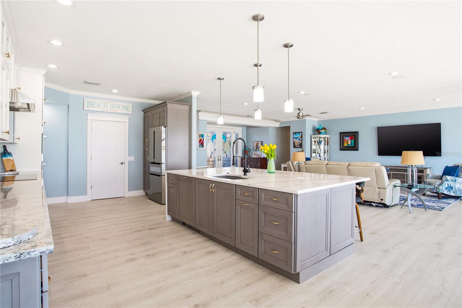 547 JOHNS PASS AVE, MADEIRA BEACH, FL, 33708