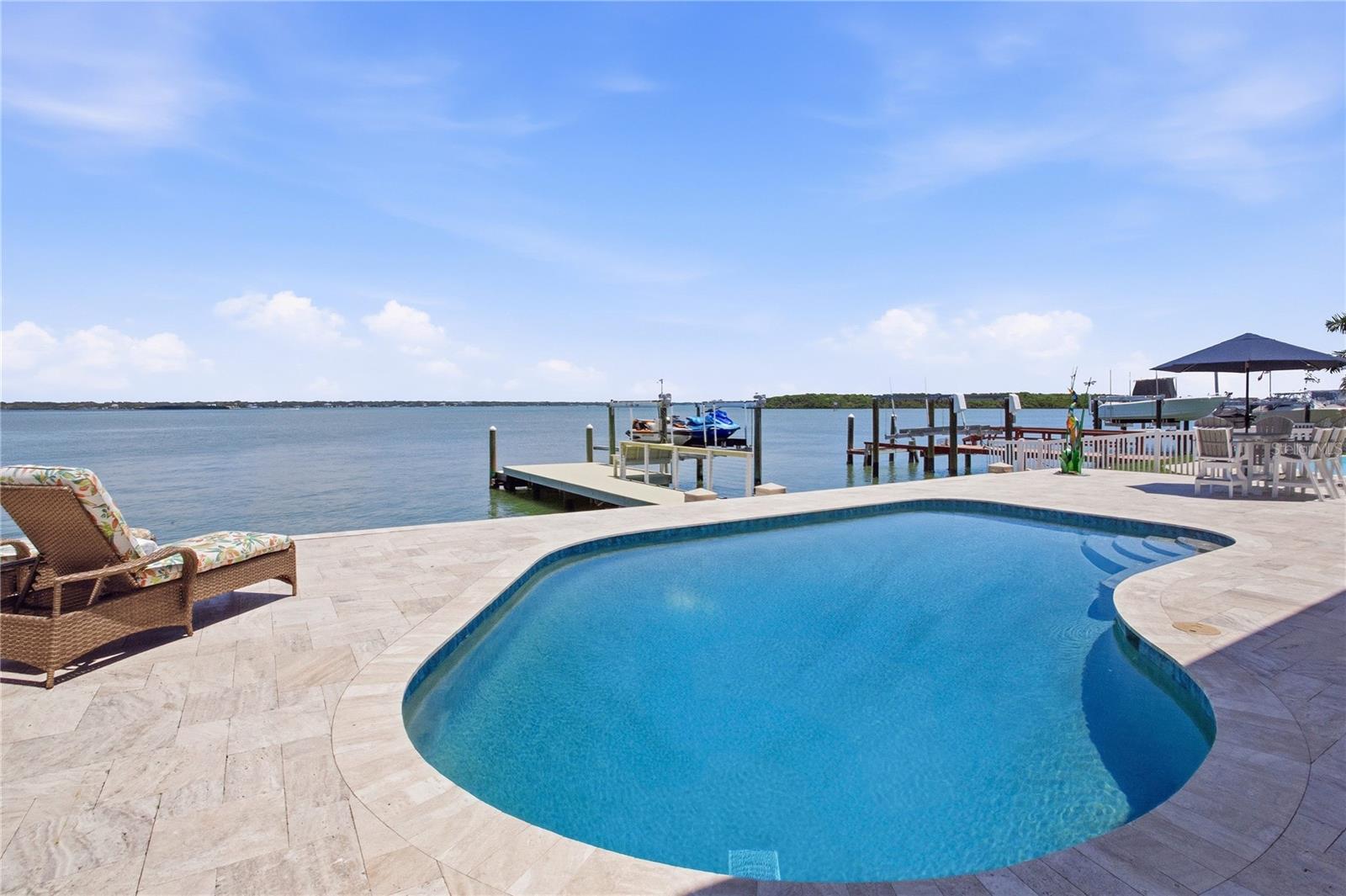 547 JOHNS PASS AVE, MADEIRA BEACH, FL, 33708