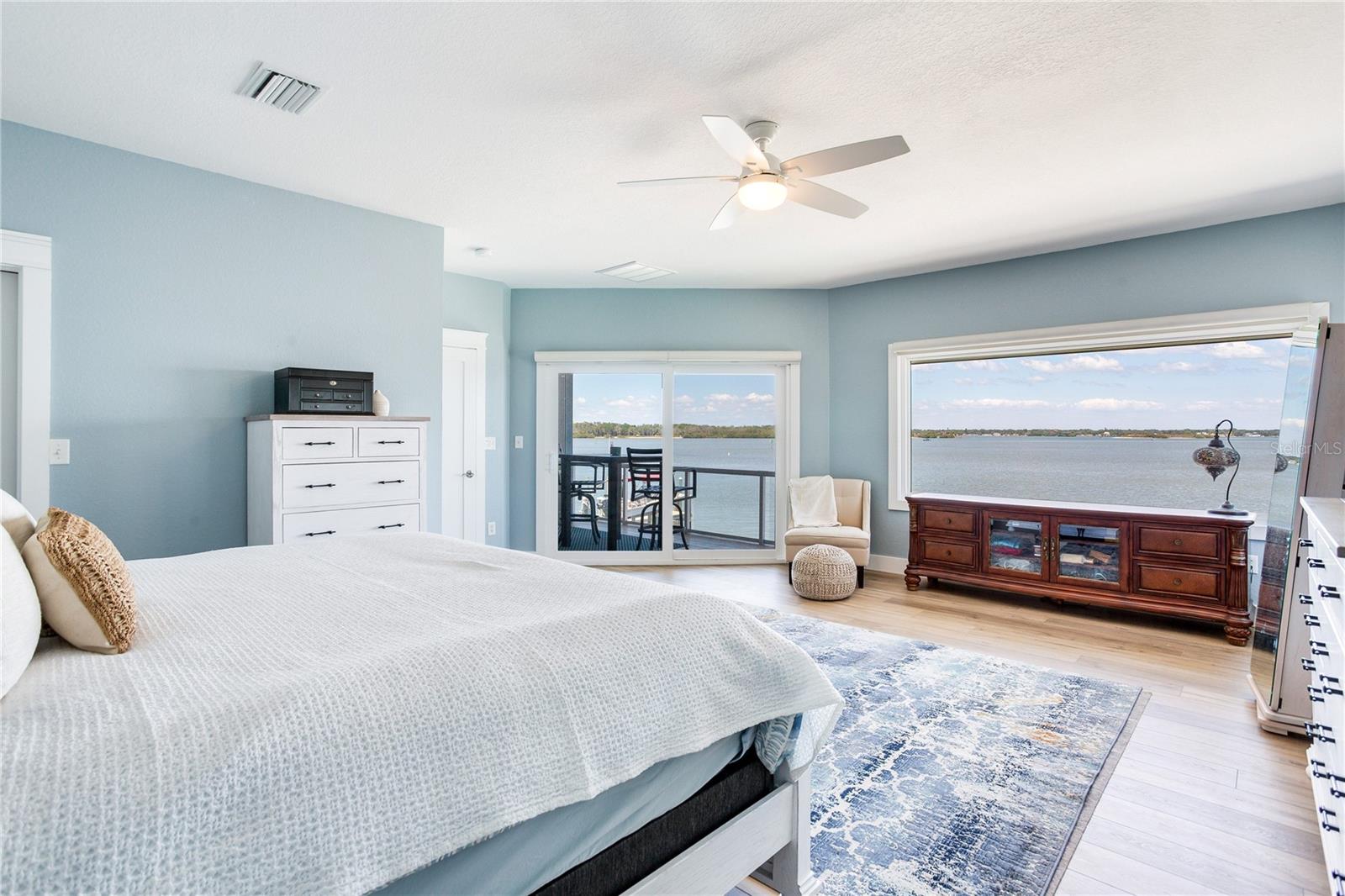 547 JOHNS PASS AVE, MADEIRA BEACH, FL, 33708