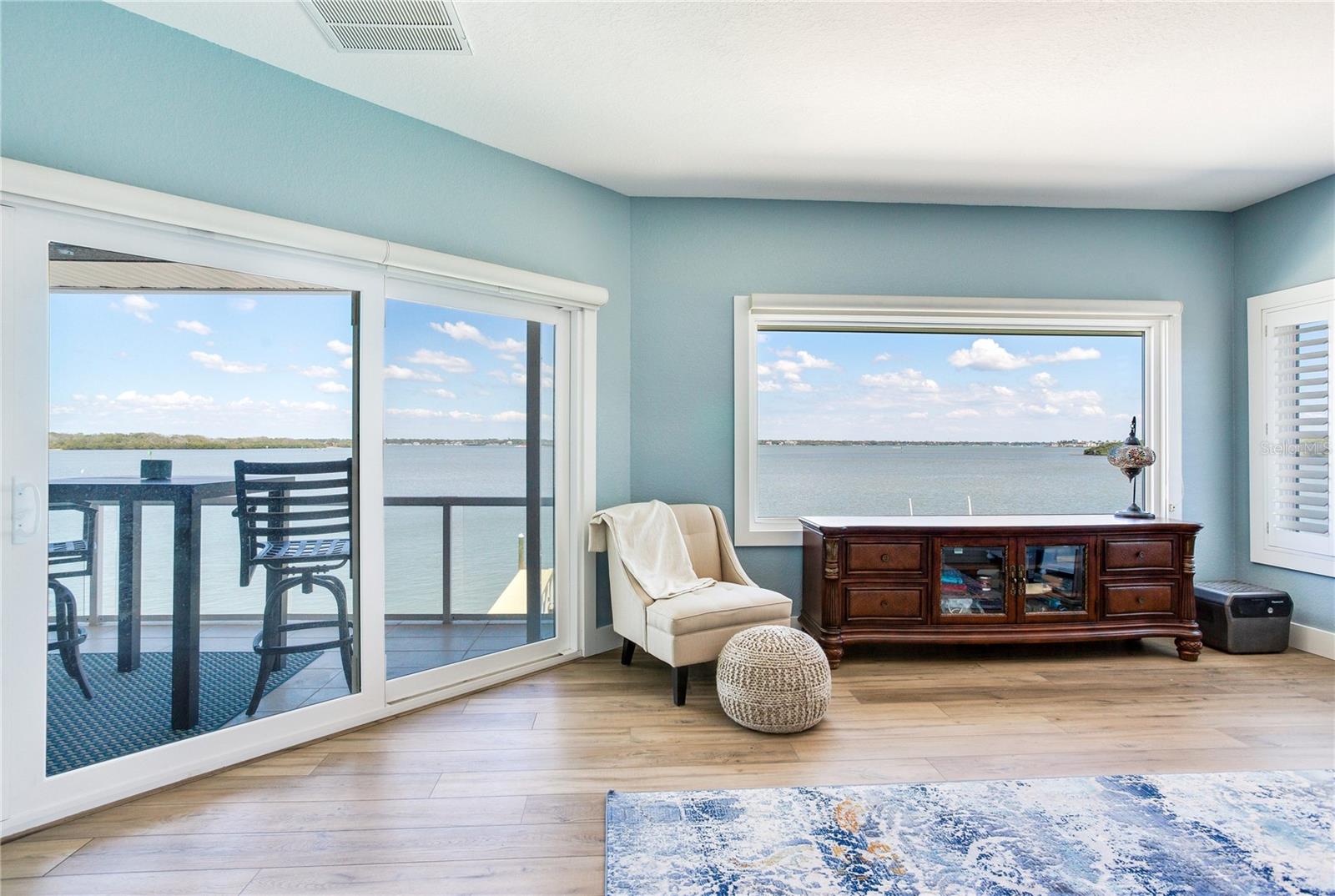 547 JOHNS PASS AVE, MADEIRA BEACH, FL, 33708