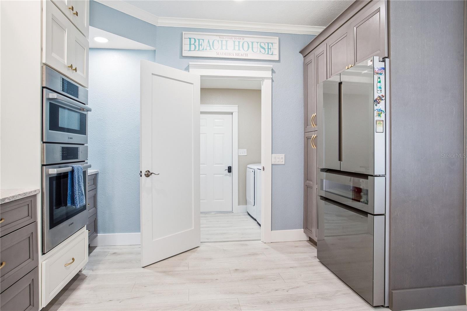 547 JOHNS PASS AVE, MADEIRA BEACH, FL, 33708