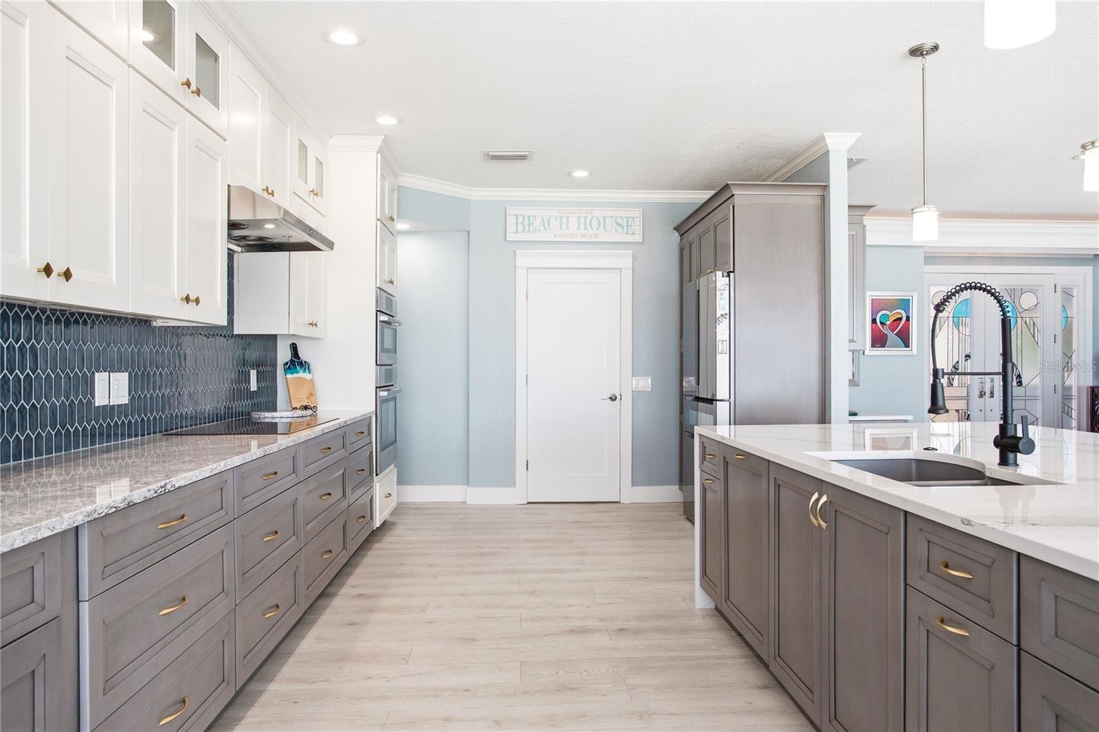 547 JOHNS PASS AVE, MADEIRA BEACH, FL, 33708