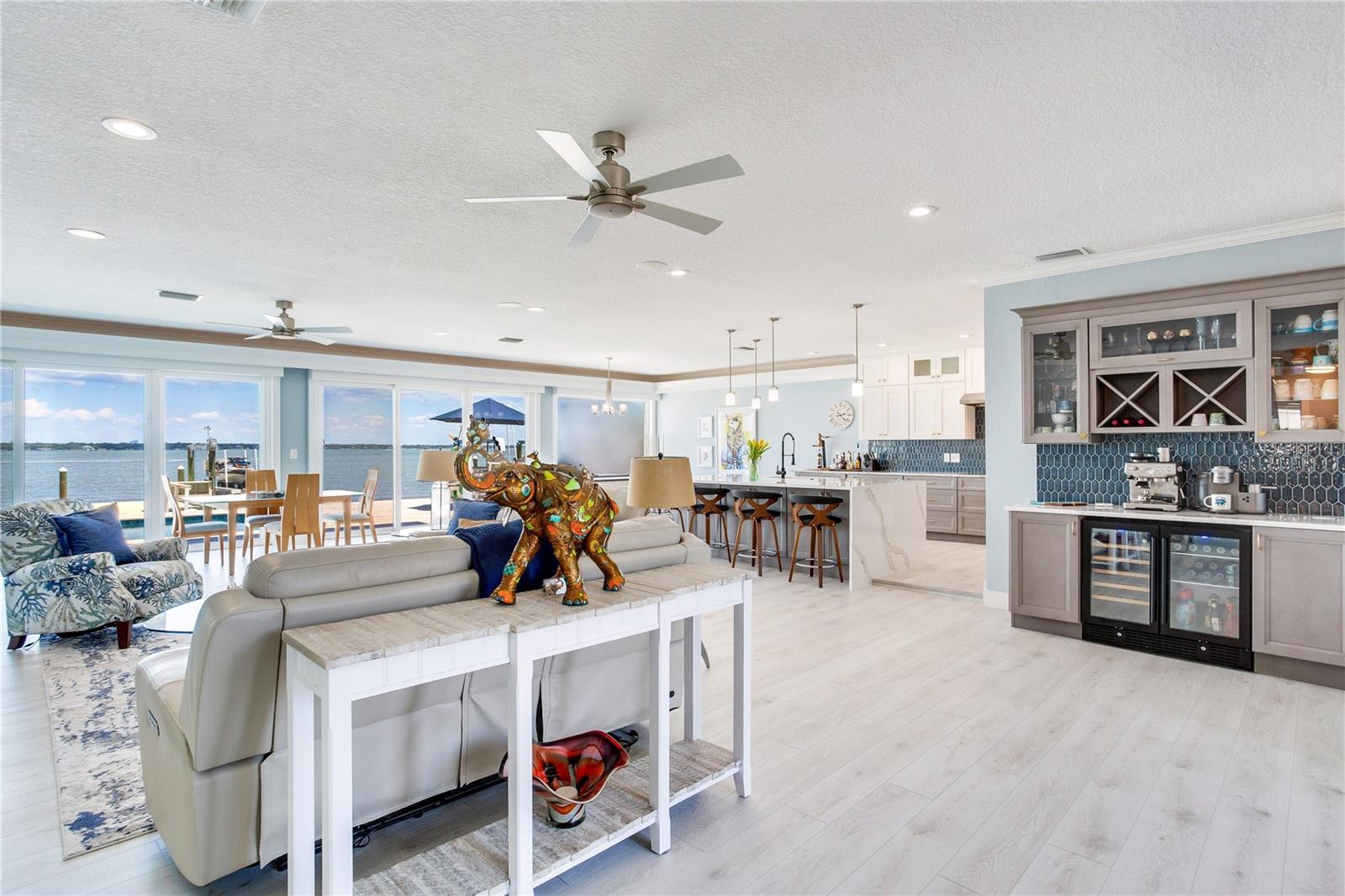 547 JOHNS PASS AVE, MADEIRA BEACH, FL, 33708