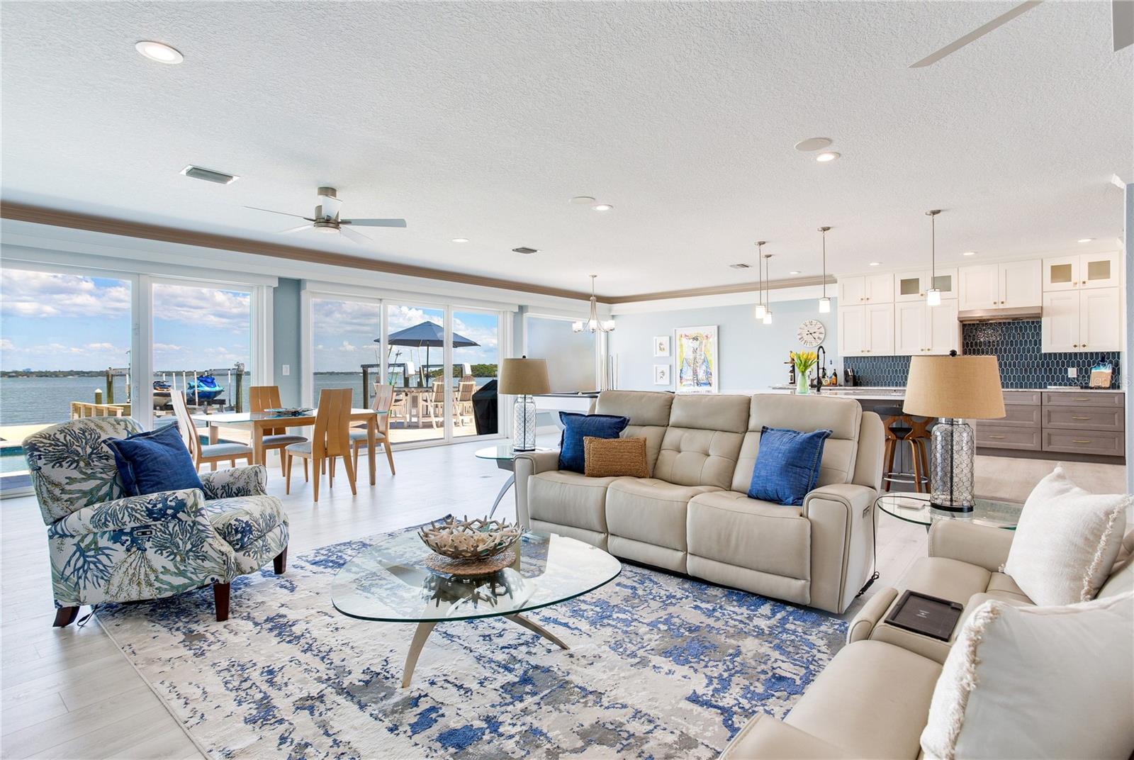 547 JOHNS PASS AVE, MADEIRA BEACH, FL, 33708