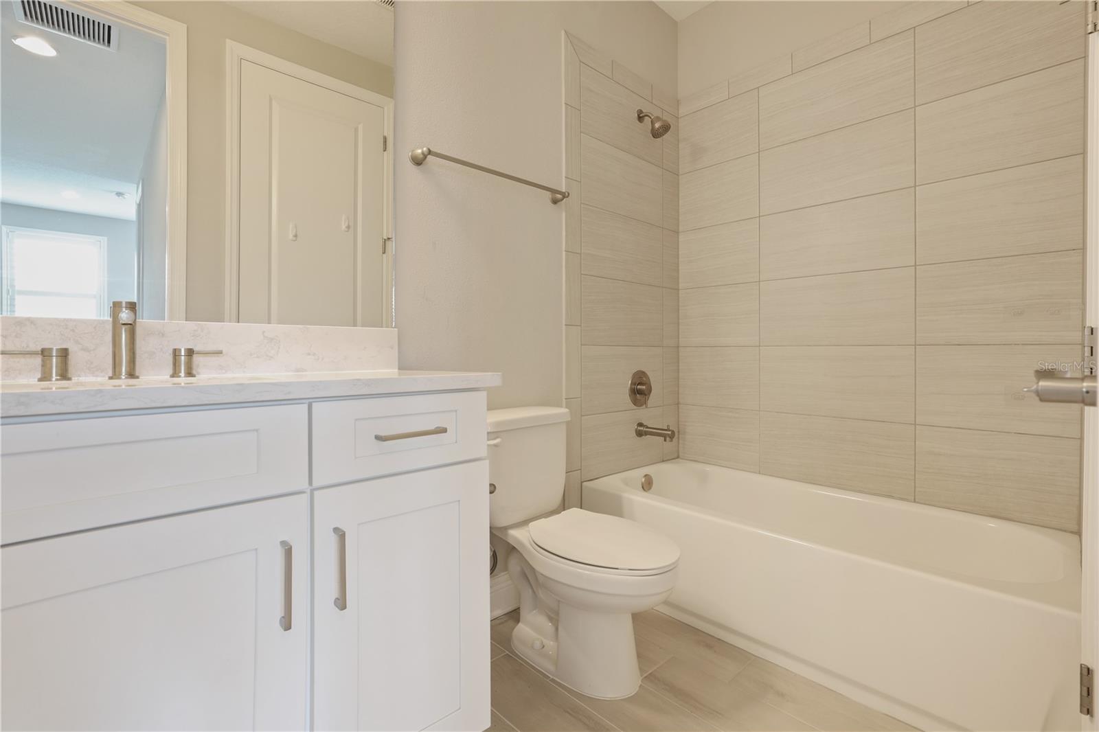 6133 LUNGO LAGO DR, SARASOTA, FL, 34241