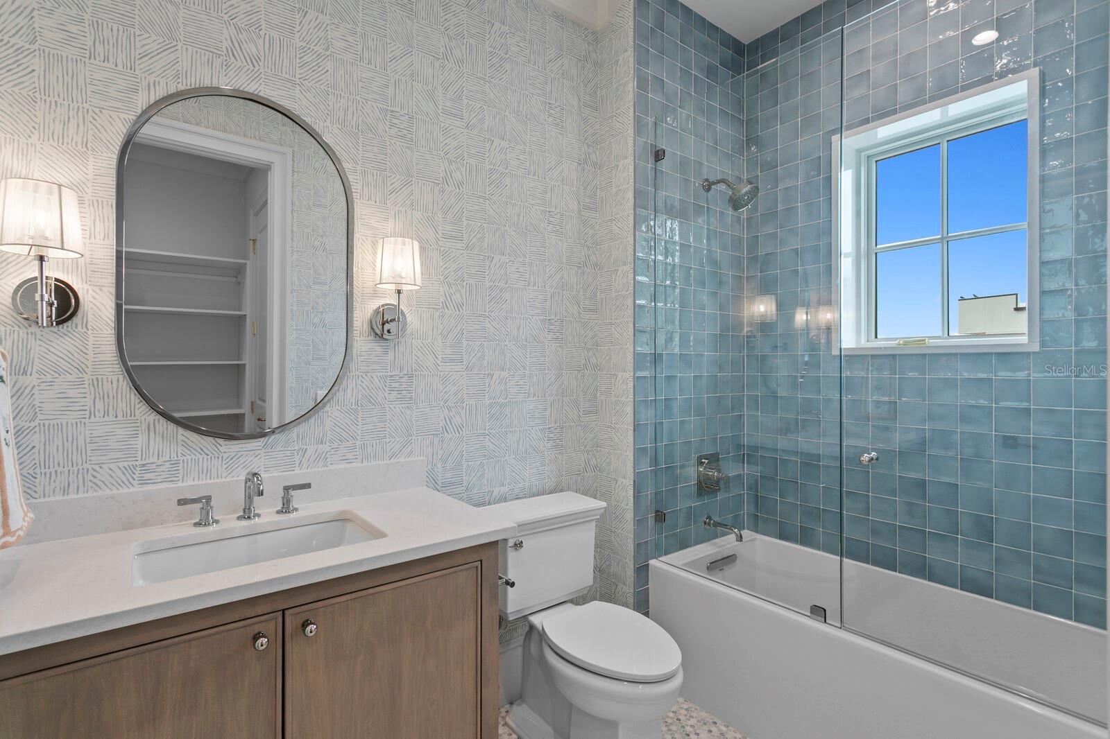 16 SANDPIPER RD, TAMPA, FL, 33609