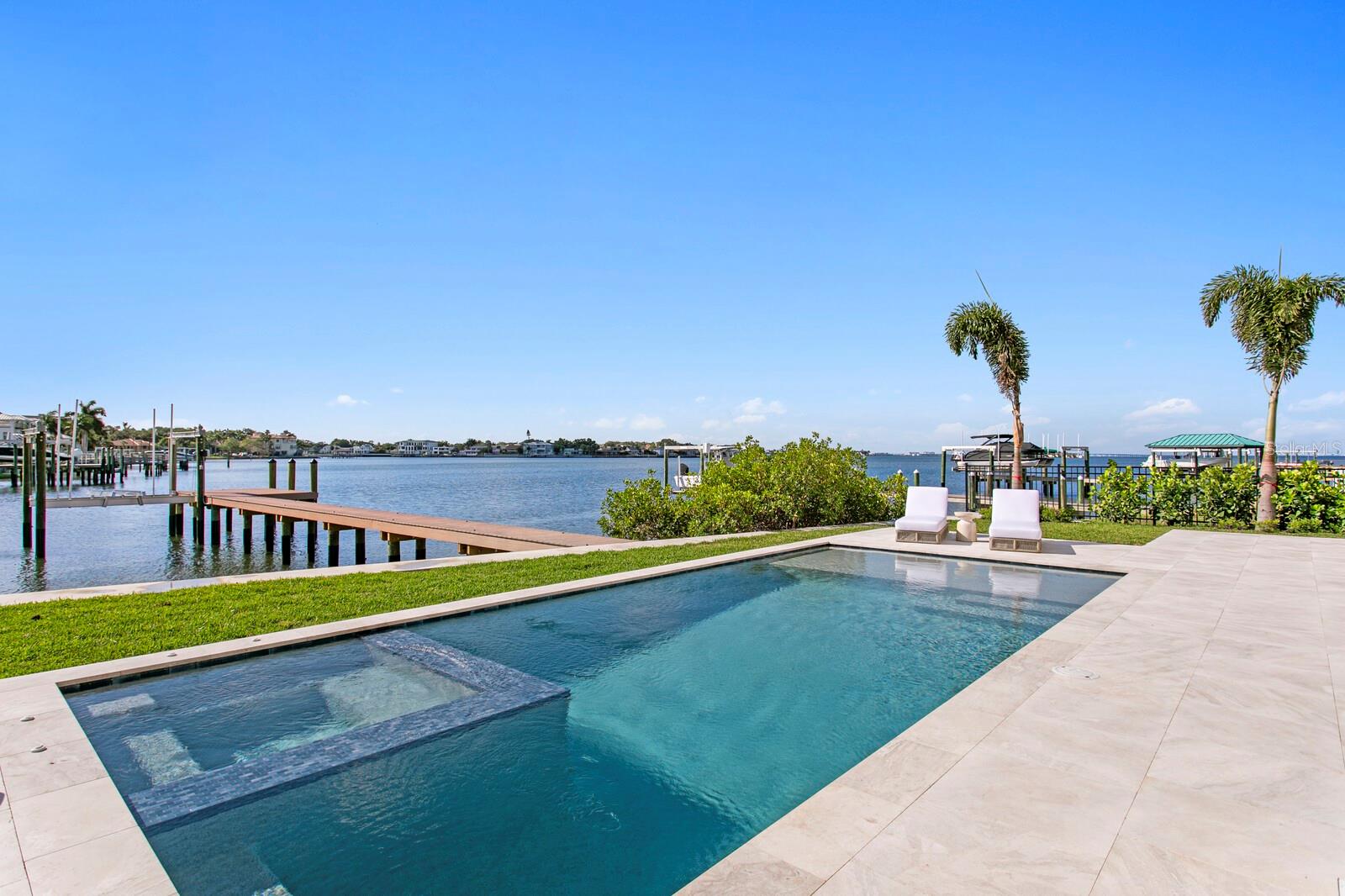 16 SANDPIPER RD, TAMPA, FL, 33609