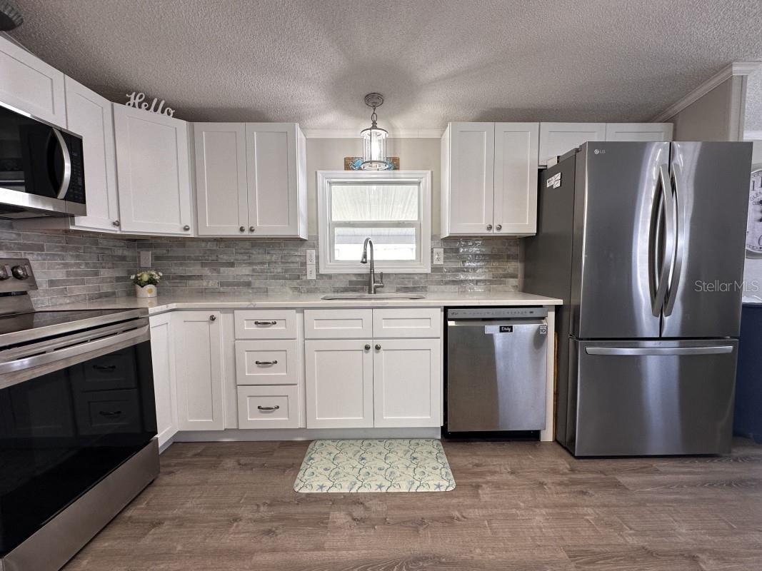 122 W SAINT ANNES CIR, APOLLO BEACH, FL, 33572