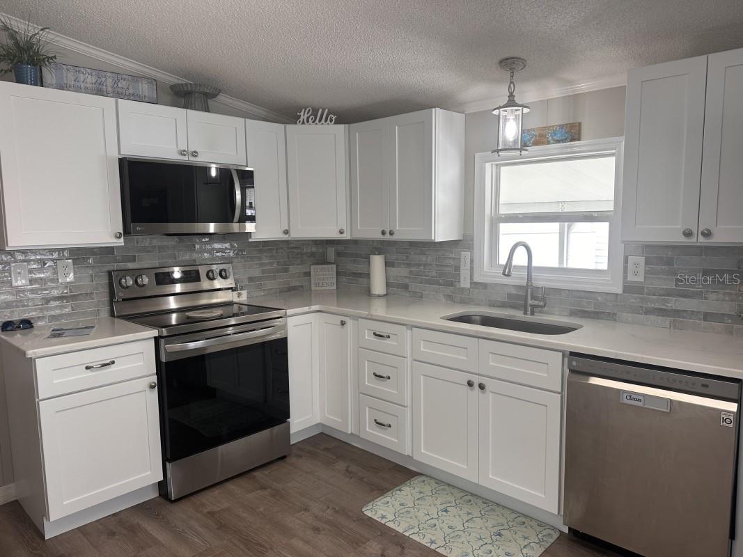 122 W SAINT ANNES CIR, APOLLO BEACH, FL, 33572