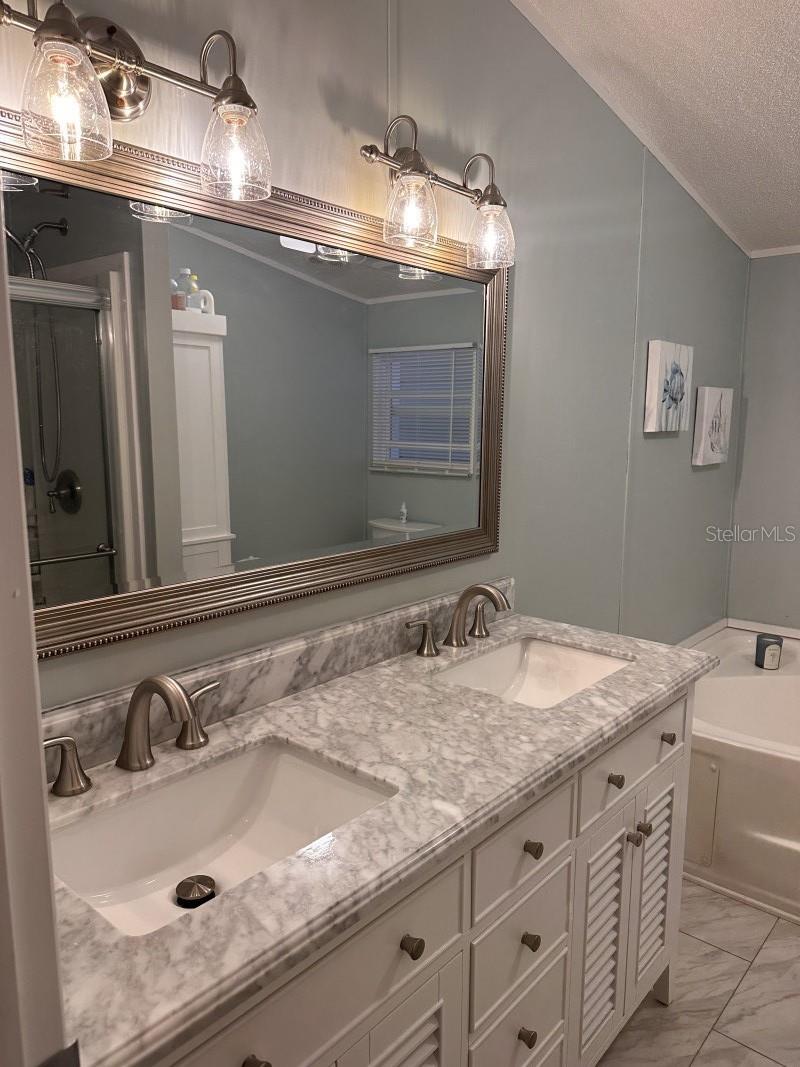 122 W SAINT ANNES CIR, APOLLO BEACH, FL, 33572