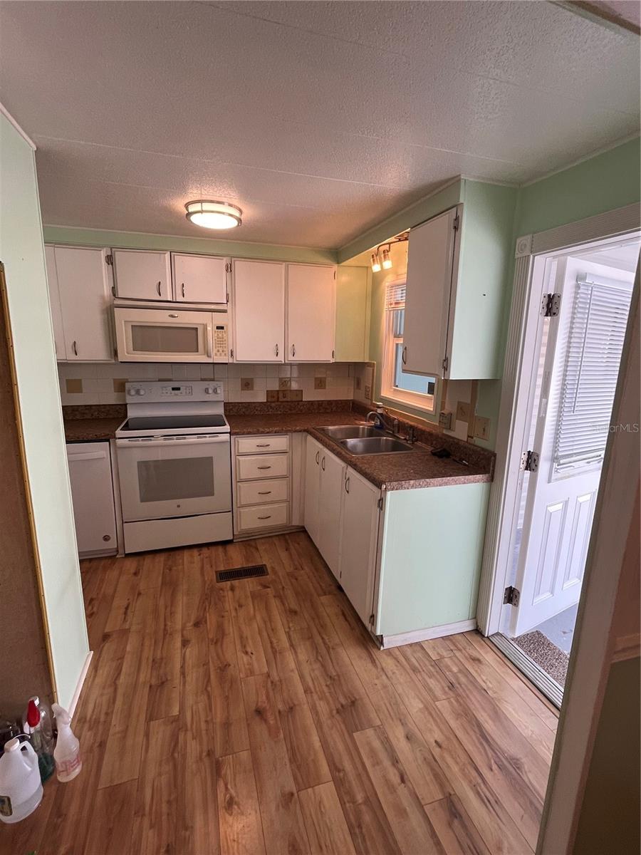 107 ROMA RD, VENICE, FL, 34285