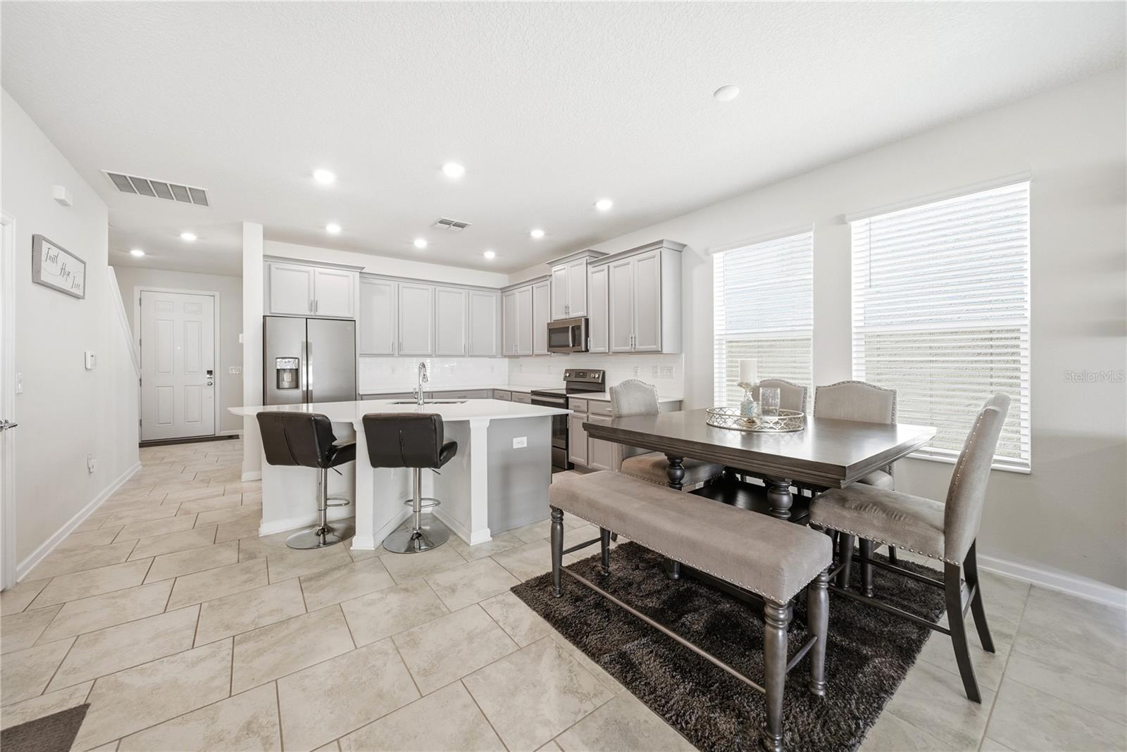 737 PANICAL DR, APOPKA, FL, 32703