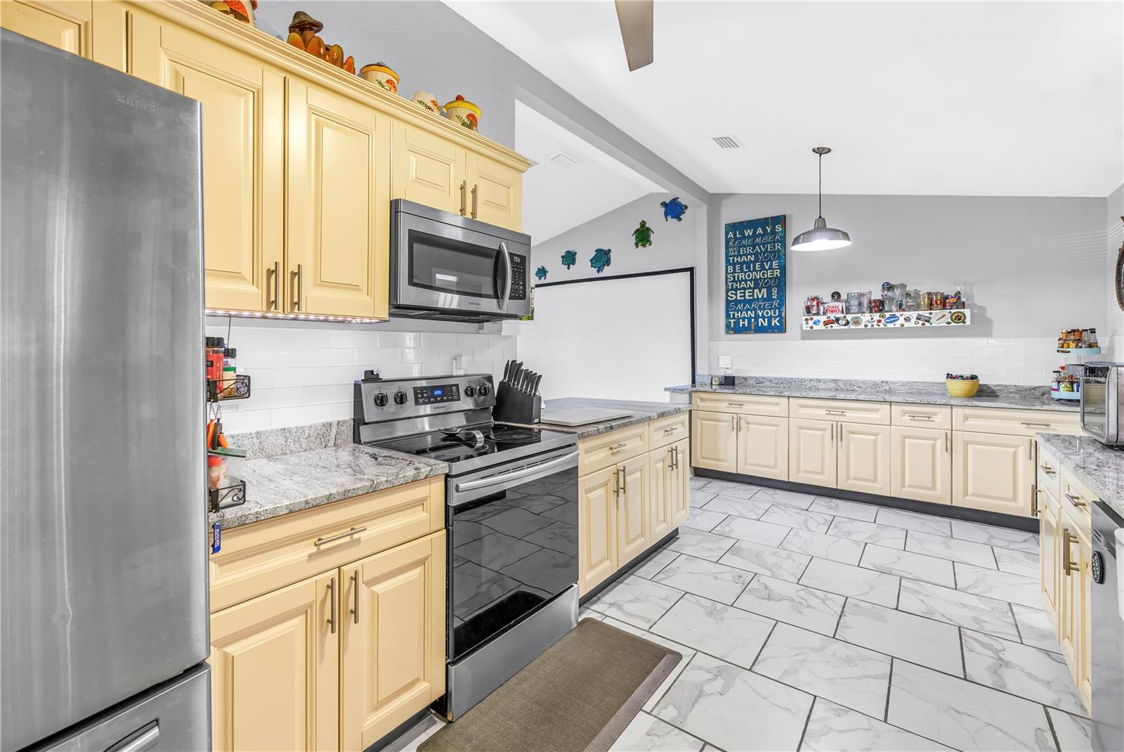 687 JASMINE WAY S, ST PETERSBURG, FL, 33705