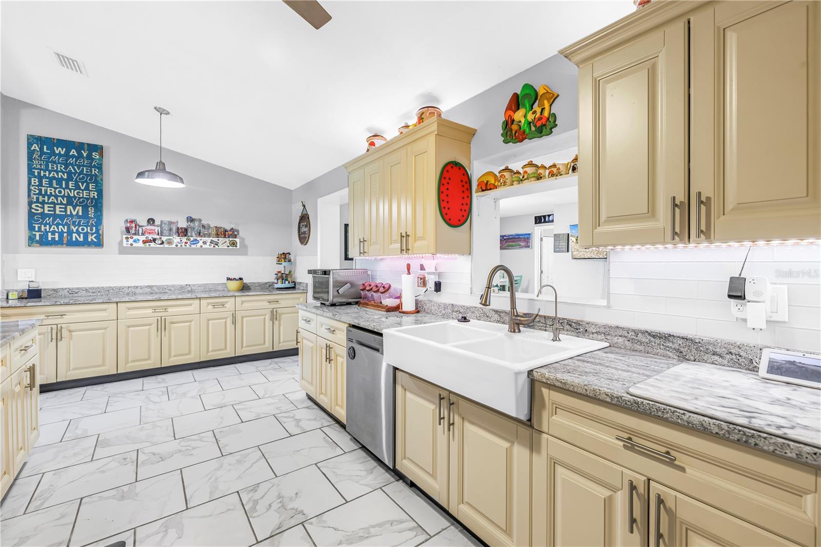 687 JASMINE WAY S, ST PETERSBURG, FL, 33705
