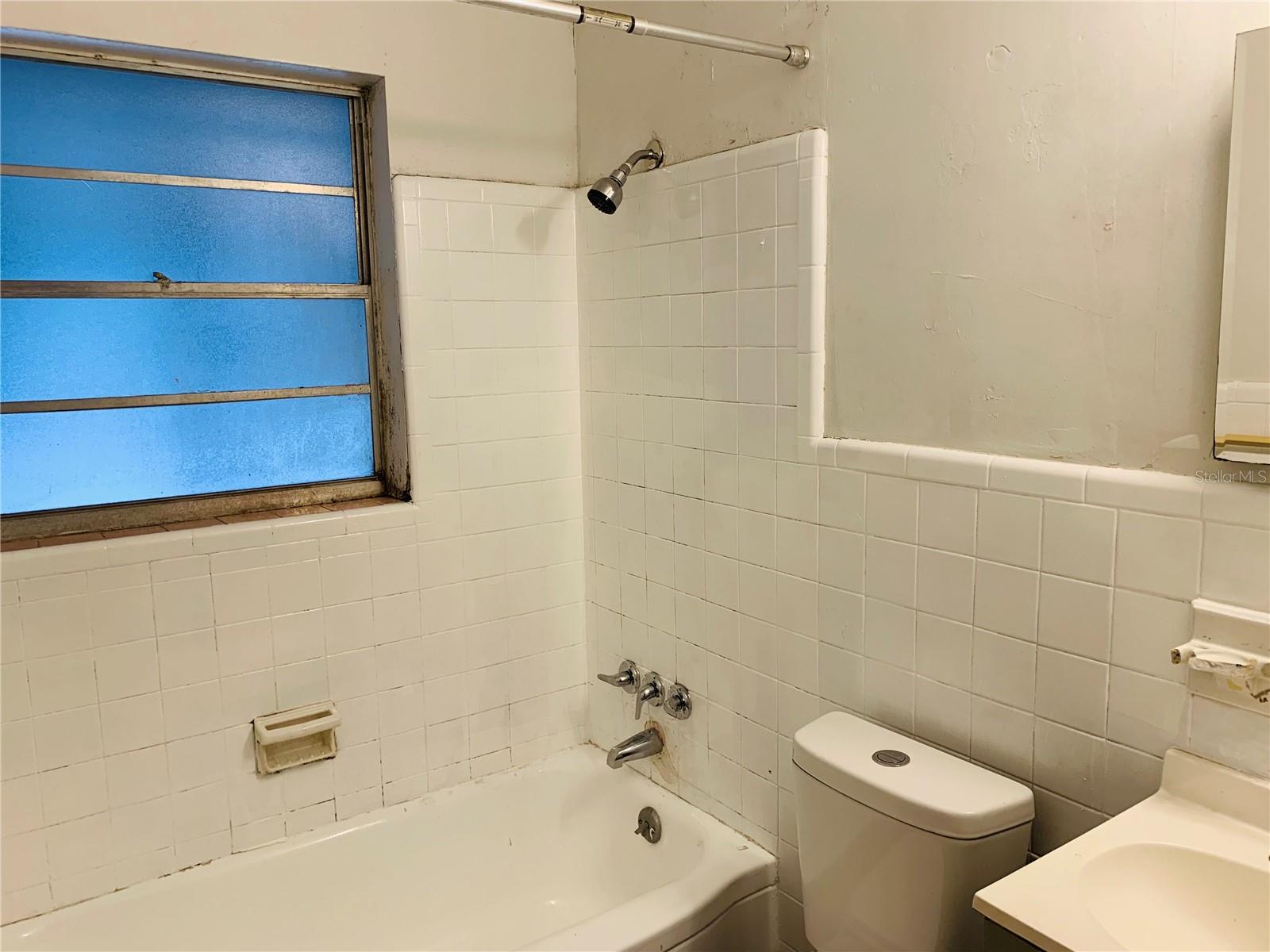 5200 N APOPKA VINELAND RD, ORLANDO, FL, 32818