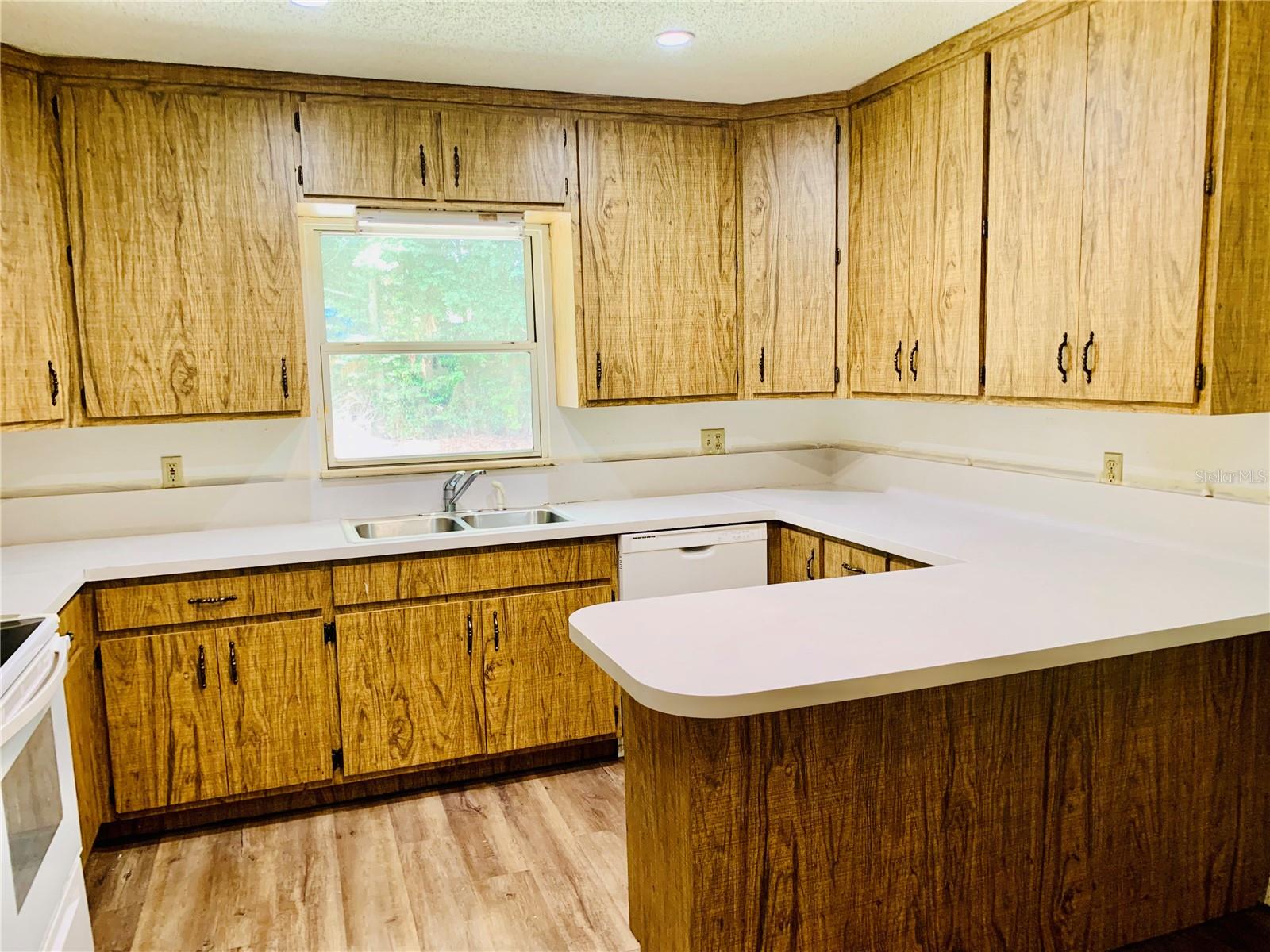 5200 N APOPKA VINELAND RD, ORLANDO, FL, 32818