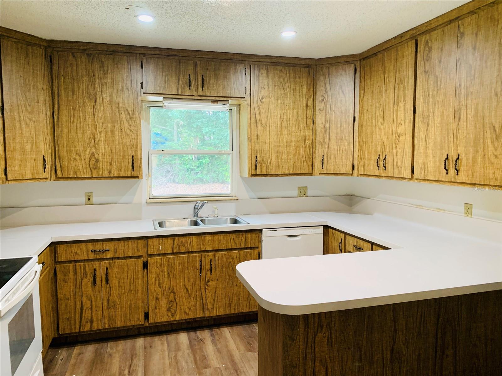 5200 N APOPKA VINELAND RD, ORLANDO, FL, 32818