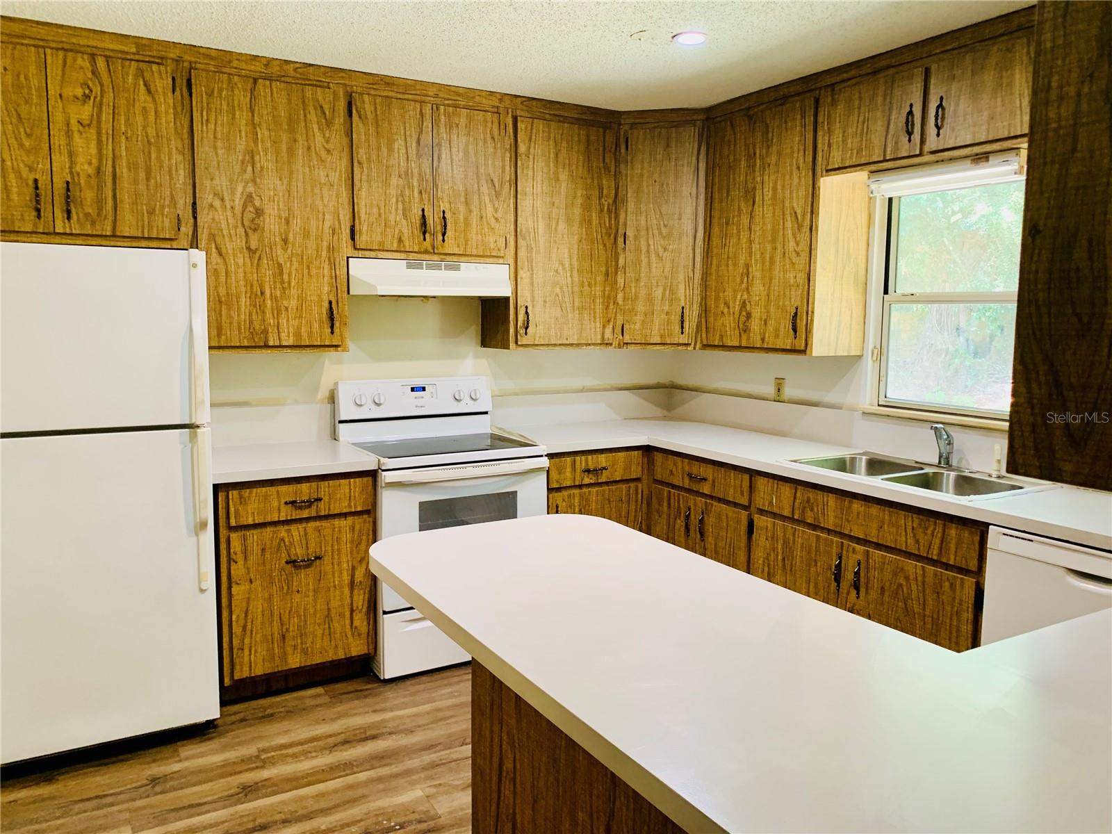 5200 N APOPKA VINELAND RD, ORLANDO, FL, 32818