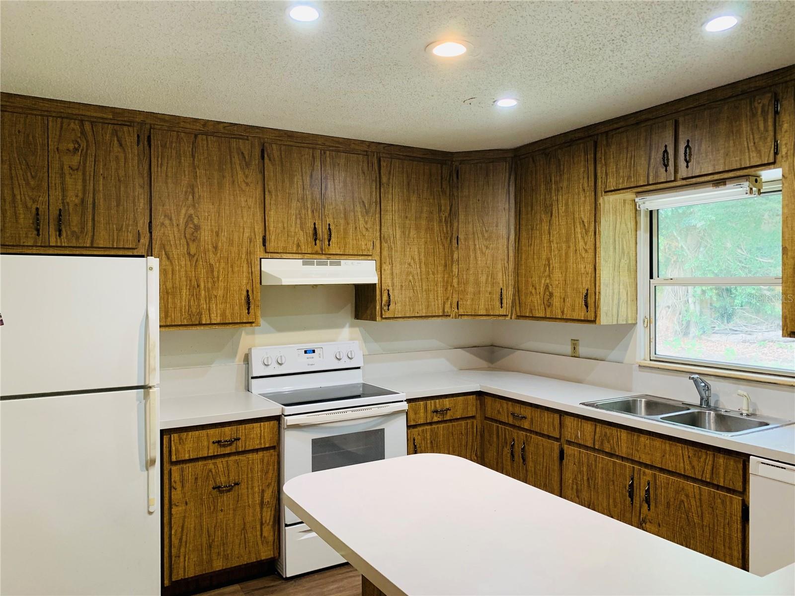 5200 N APOPKA VINELAND RD, ORLANDO, FL, 32818