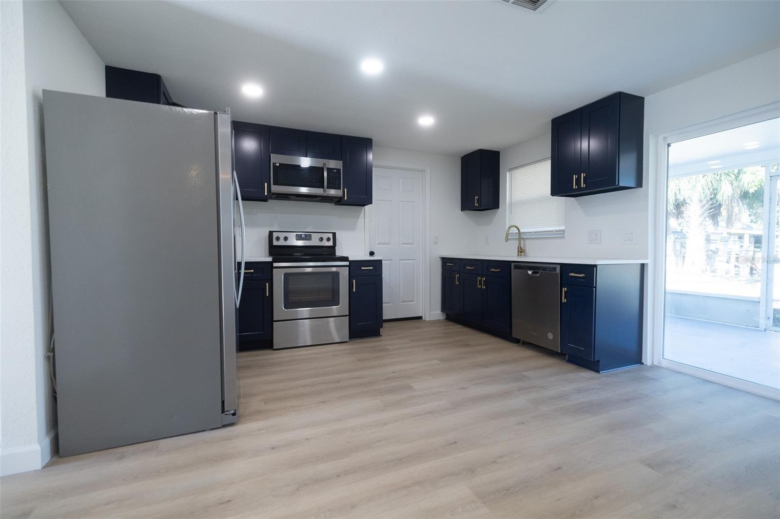 6304 FLORIDA CIR W, APOLLO BEACH, FL, 33572