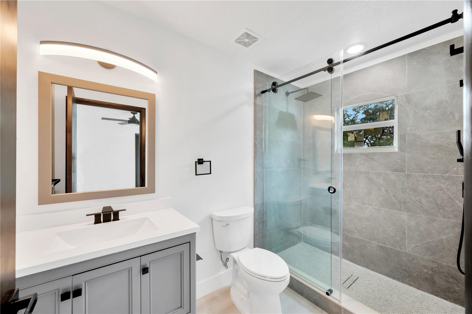 1105 CONANT AVE, SAFETY HARBOR, FL, 34695